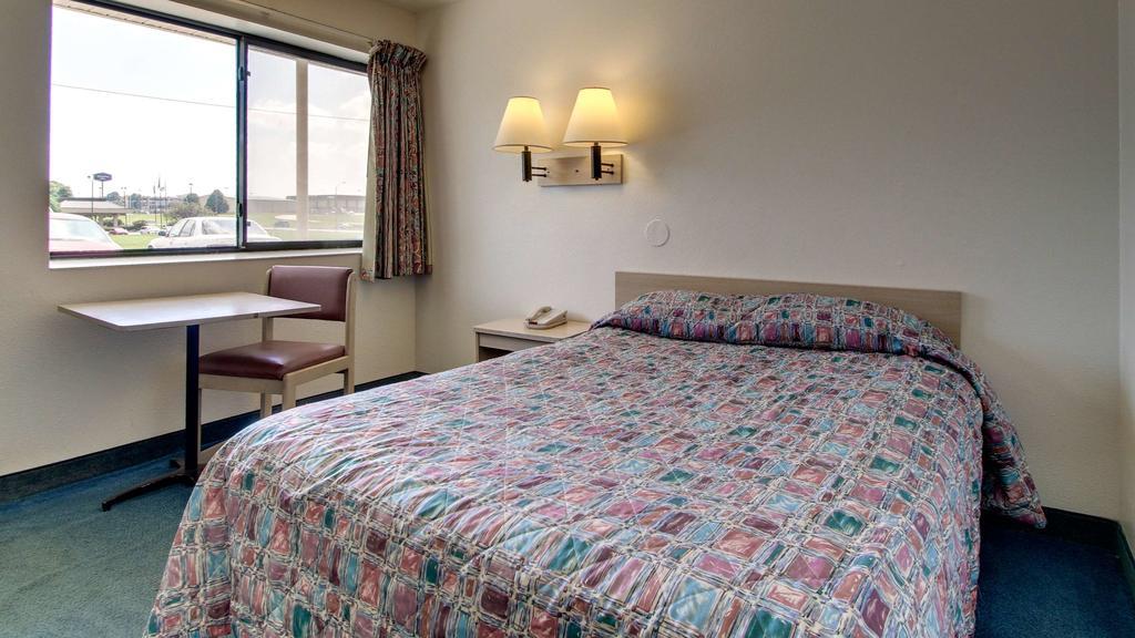 Motel 6 Des Moines South - Airport Dış mekan fotoğraf