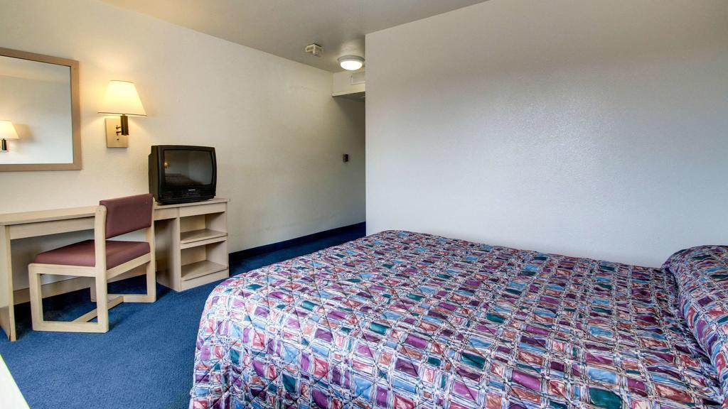 Motel 6 Des Moines South - Airport Dış mekan fotoğraf