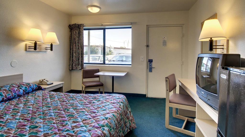 Motel 6 Des Moines South - Airport Dış mekan fotoğraf