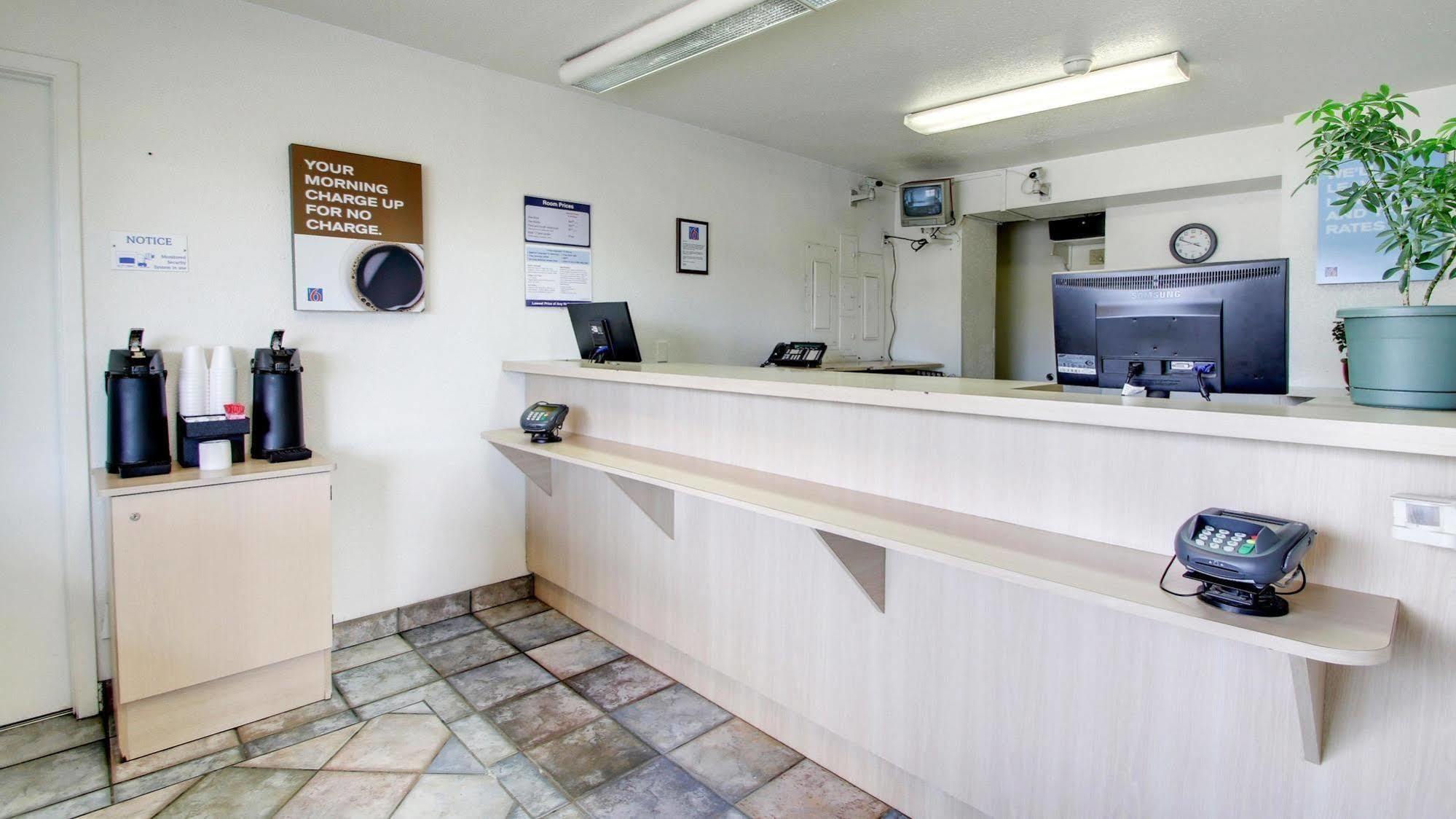 Motel 6 Des Moines South - Airport Dış mekan fotoğraf