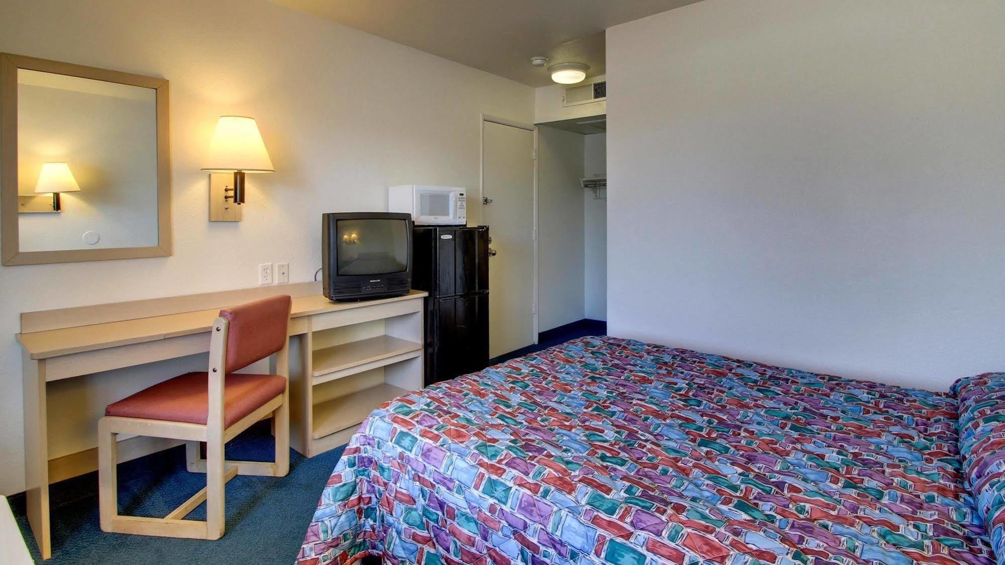 Motel 6 Des Moines South - Airport Dış mekan fotoğraf